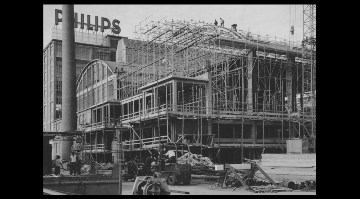 Z2995, Bouw persglasfabriek te Aken, Duitsland, ca 1956, 882